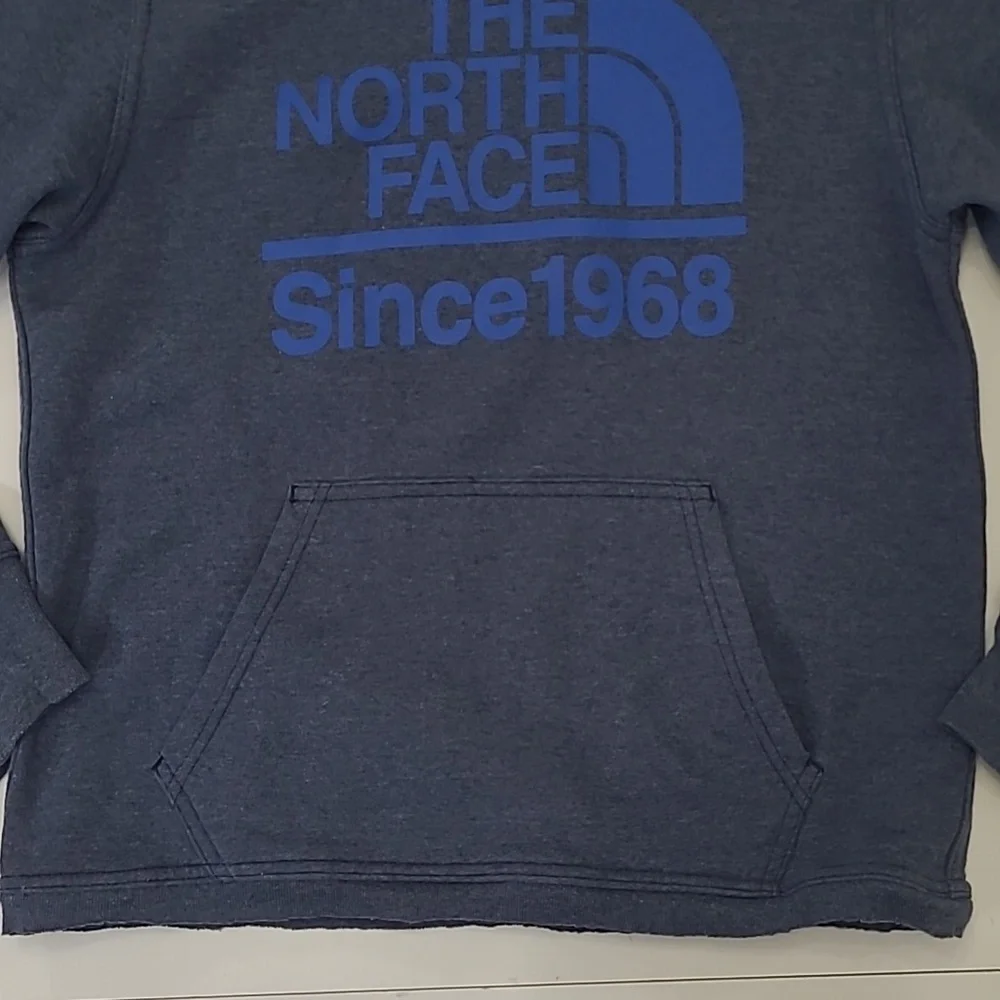 The North Face Pullover Hoodie Sweatshirt Kangaroo Pocket Drawstring Raw Hem